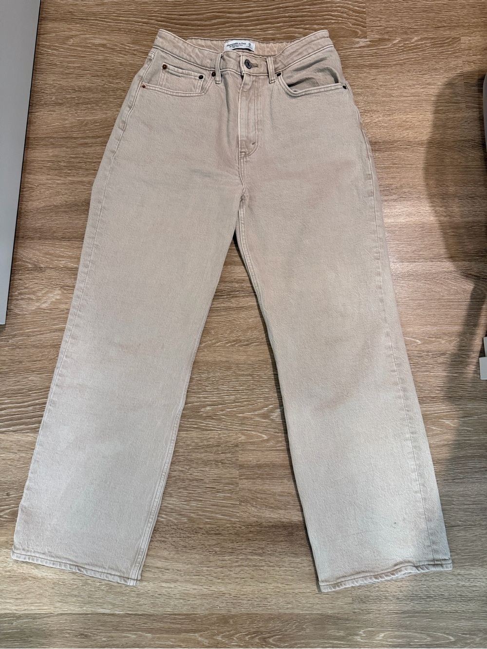 Abercrombie & Fitch Women’s Curve Love The 90s Relaxed Jeans High Rise in Beige